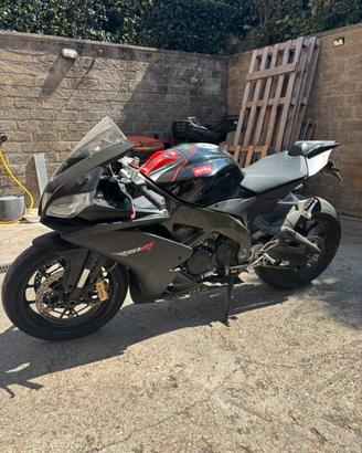 Aprilia RSV4 1000 2011