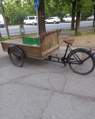 antico furgoncino triciclo anni 40