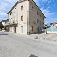 2 LOCALI A CIVITANOVA MARCHE