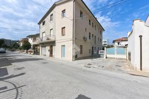 2 LOCALI A CIVITANOVA MARCHE