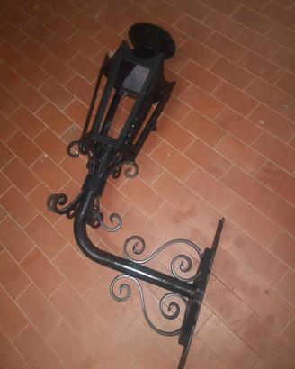 Grande lampione in ferro