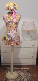 Manichino donna decorato a mano per arredamento