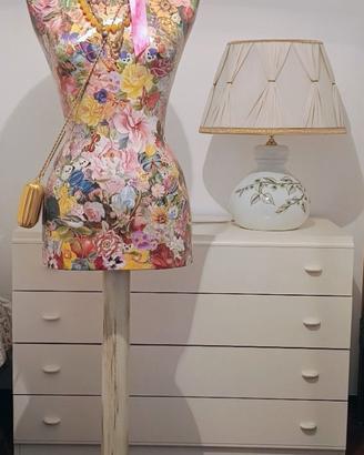 Manichino donna decorato a mano per arredamento