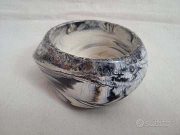 Bracciale rigido in resina anni 70 