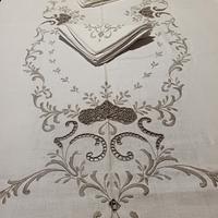 tovaglia in lino da 12 ricamata e rifinita a mano 