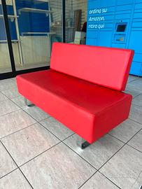 Divanetto reception 2 posti rosso – Come nuovo
