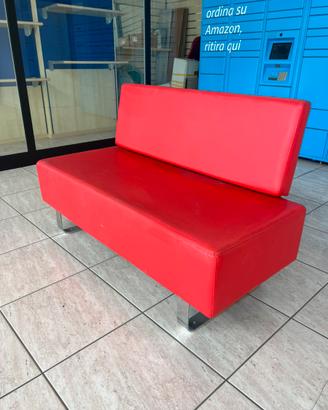 Divanetto reception 2 posti rosso – Come nuovo