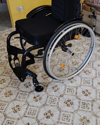 sedia a rotelle sportiva super leggera