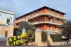 Riviera dei Fiori in centro, a 100 m spiaggia
