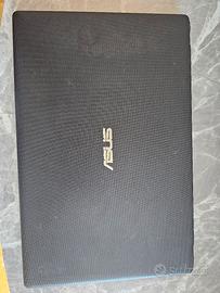 ASUS F551C per pezzi di ricambio / non funzionante