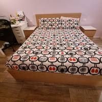 letto ikea malm con 2 comodini