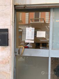 Negozio o ufficio 2 vetrine