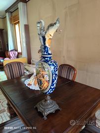 Vaso neorascimentale con piede in metalo