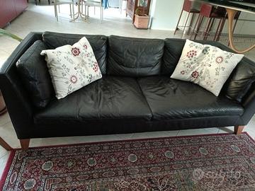 Divano in pelle marrone 