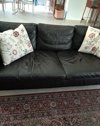 Divano in pelle marrone 