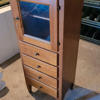 Comò in legno con vetrinetta