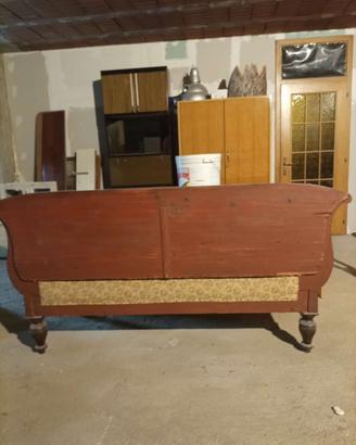 Divano,sedie,tavola vecchia