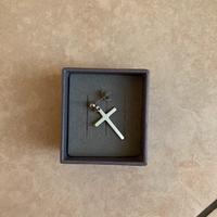 Orecchino con la croce