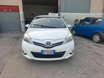 Toyota Yaris 1.4 D-4D 5 porte CAMBIO AUTOMATICO !!