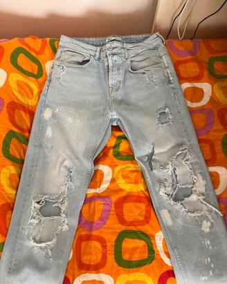 Jeans strappati Zara