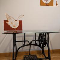 Tavolo su basamento macchina da cucire in ghisa