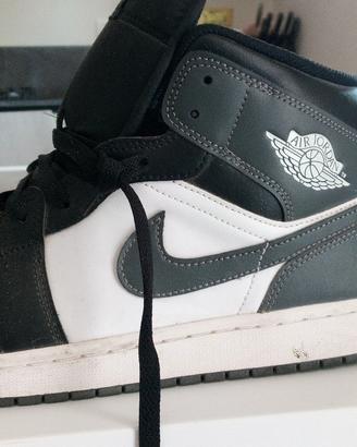 Nike Jordan 1 Mid