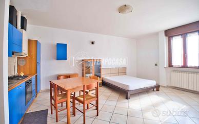 CONFORT E STILE IN UN ACCOGLIENTE OPEN SPACE IN CE