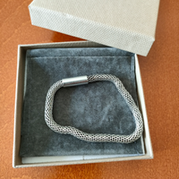 Bracciale in acciaio con chiusura a calamita