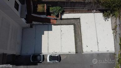 Posti auto e giardino