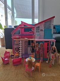 casa di Barbie con arredamento incluso 