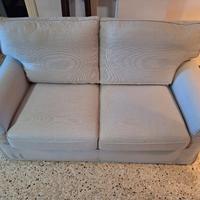 Divano due posti in tessuto 