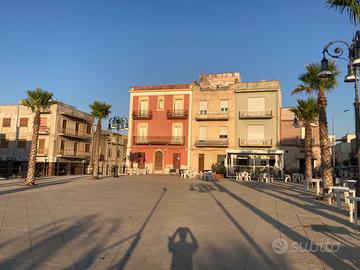 Ampio locale in piazza a Paceco