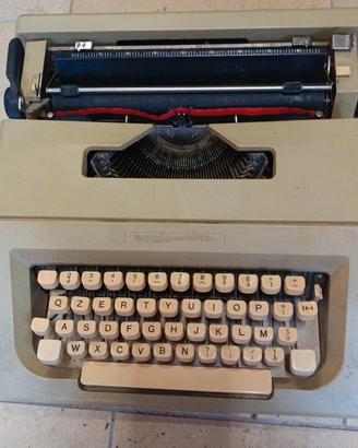 macchina scrivere olivetti
