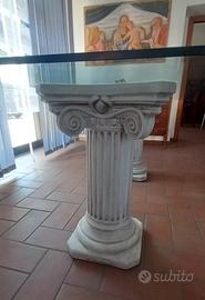 Scrivania in cristallo e capitelli