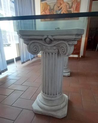 Scrivania in cristallo e capitelli