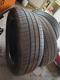 4 ruote macchina della Good Year