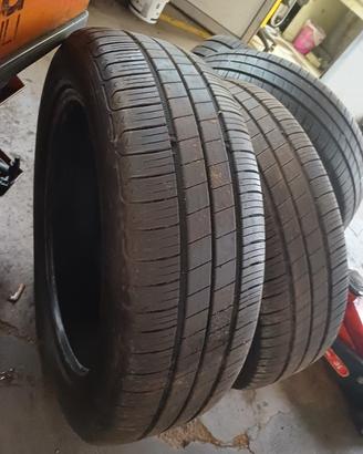 4 ruote macchina della Good Year