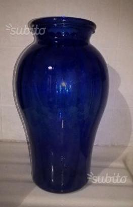 Vaso grande in vetro blu