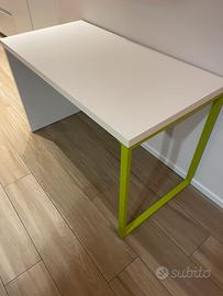 Scrivania per camera