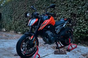 KTM Duke 790 patente A 2