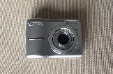 FOTOCAMERA OLYMPUS FE-210 NON FUNZIONANTE