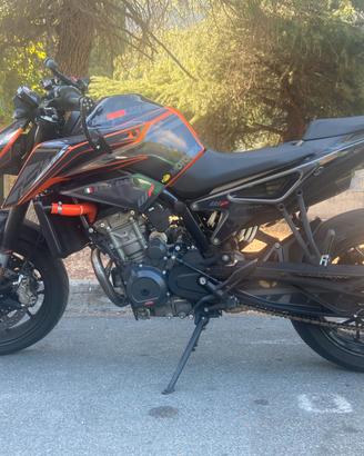 KTM Duke 790