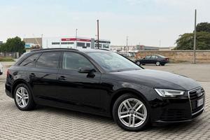 Audi A4 Avant 30 2.0 tdi S line edition 122cv...
