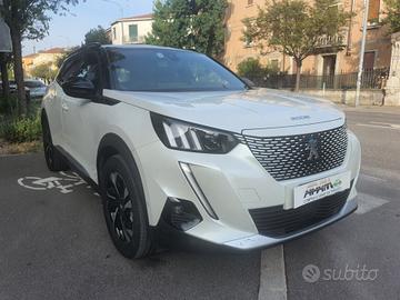 Peugeot 2008 motore elettrico 136 CV GT