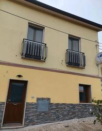 Casa e garage Lagopesole