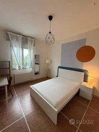 Stanza in appartamento di 95 m² a Bologna