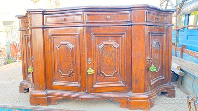 Mobile da soggiorno antico restaurato