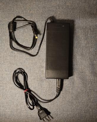 caricabatterie per bike e monopattino elettrici 