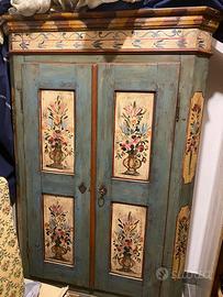 Armadio tirolese decorato