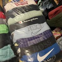 Box di abbigliamento firmato usato